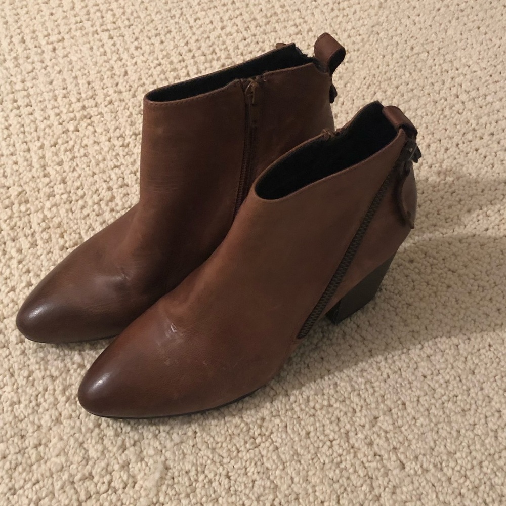 Steve Madden brown booties